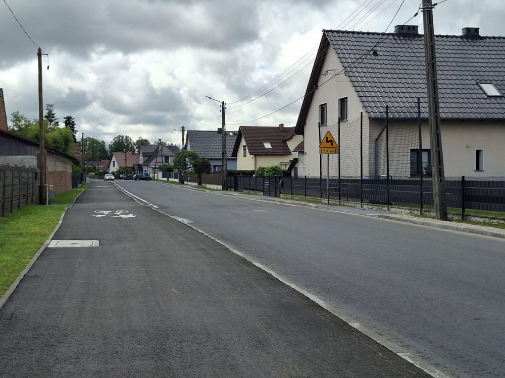 Krasiejów zyskał drogę na miarę XXI wieku. Inwestycja za ponad 5,3 mln zł już służy mieszkańcom