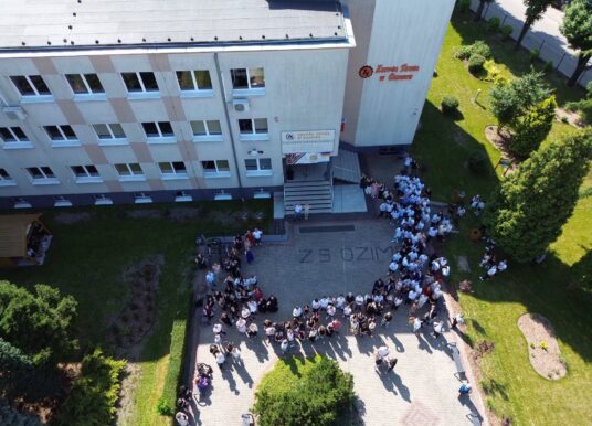 Szkoły powiatu opolskiego zamknęły kolejny rozdział.  Był czas nagród, wzruszeń i podziękowań