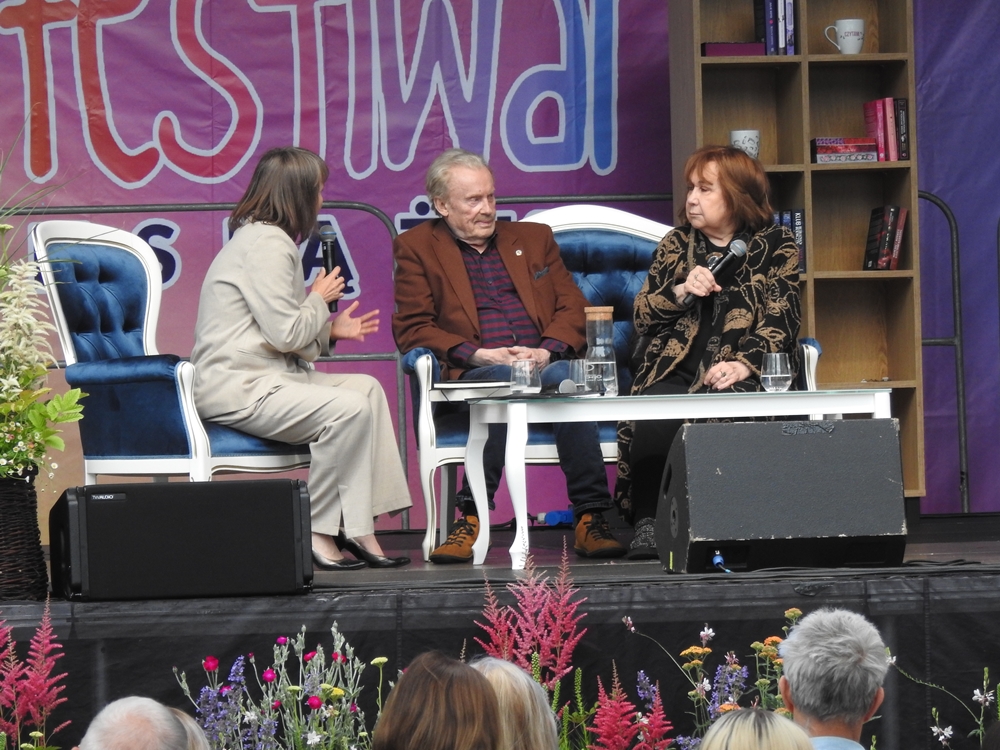 Tłumy czytelników i gwiazdy literatury. Festiwal Książki rozkręcił się na dobre – piątek cz. II – [ZDJĘCIA]