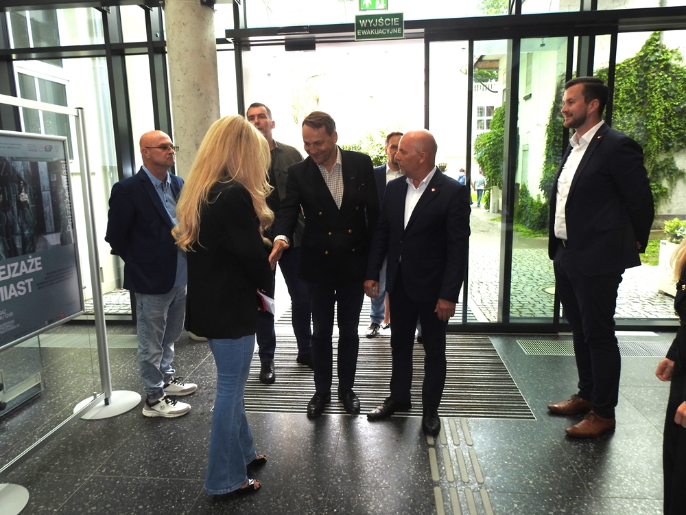 Sikorski w Opolu. Po rozmowach z działaczami KO czas na Festiwal Książki
