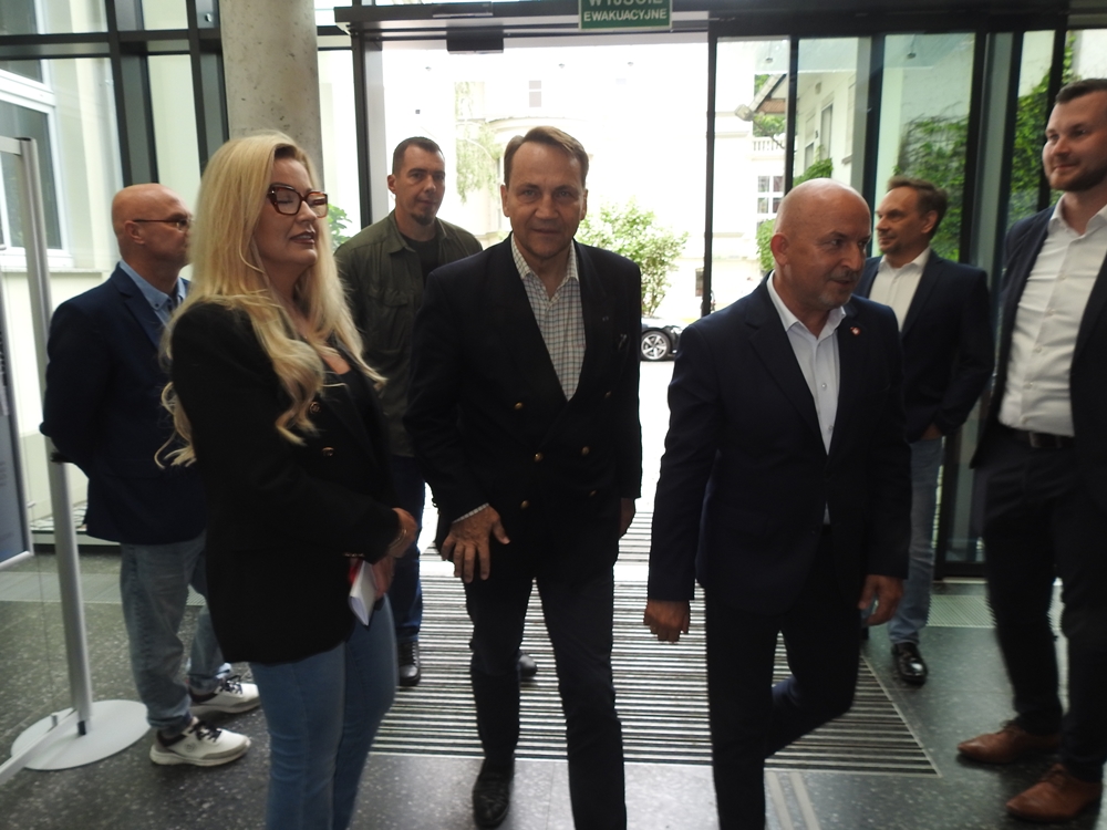 Sikorski w Opolu. Po rozmowach z działaczami KO czas na Festiwal Książki