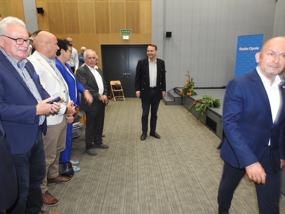 Sikorski w Opolu. Po rozmowach z działaczami KO czas na Festiwal Książki