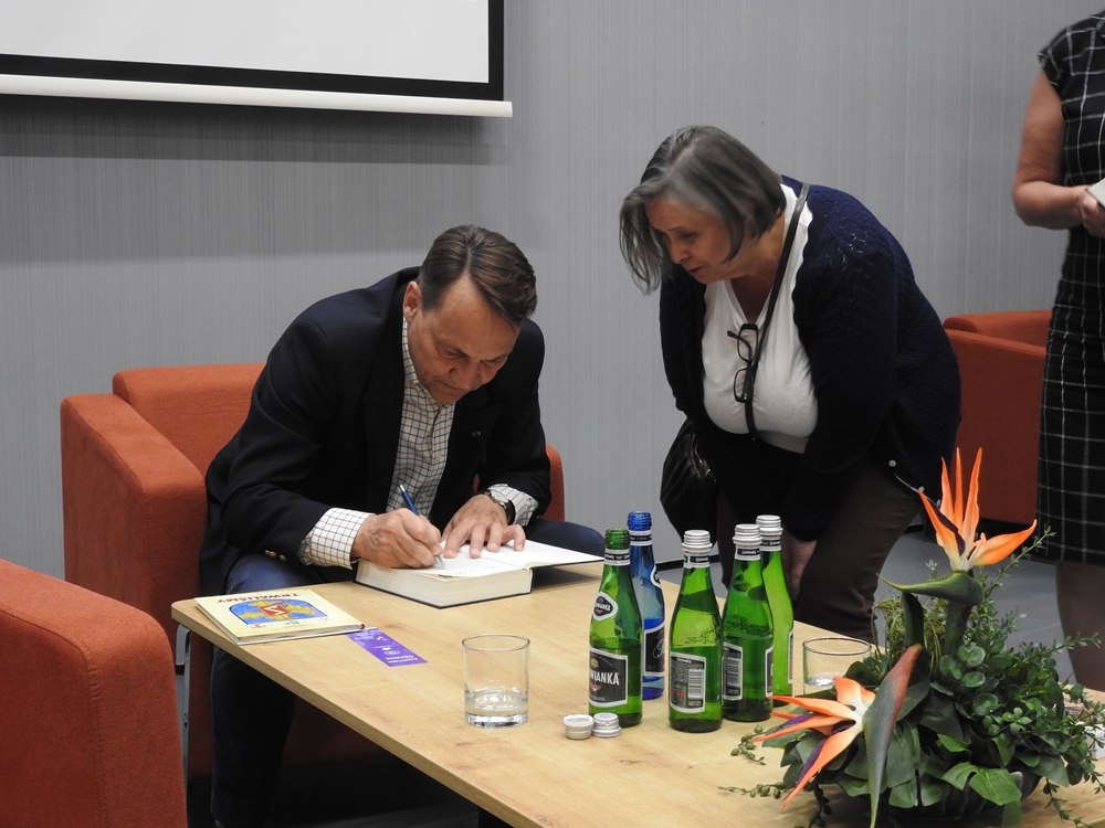 Sikorski w Opolu. Po rozmowach z działaczami KO czas na Festiwal Książki