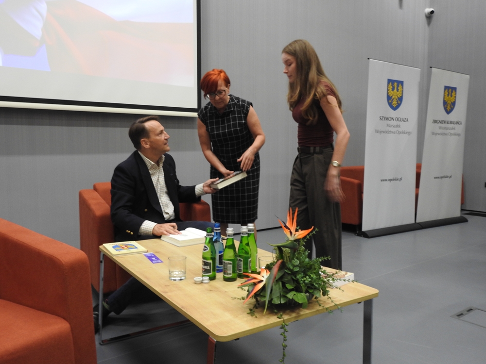 Sikorski w Opolu. Po rozmowach z działaczami KO czas na Festiwal Książki