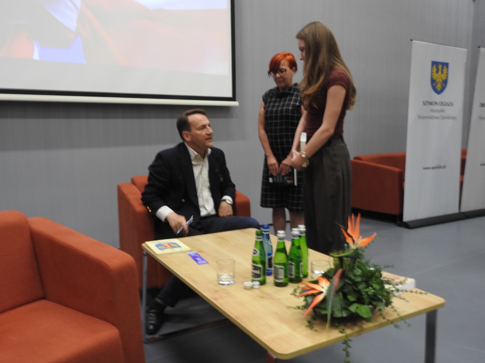 Sikorski w Opolu. Po rozmowach z działaczami KO czas na Festiwal Książki