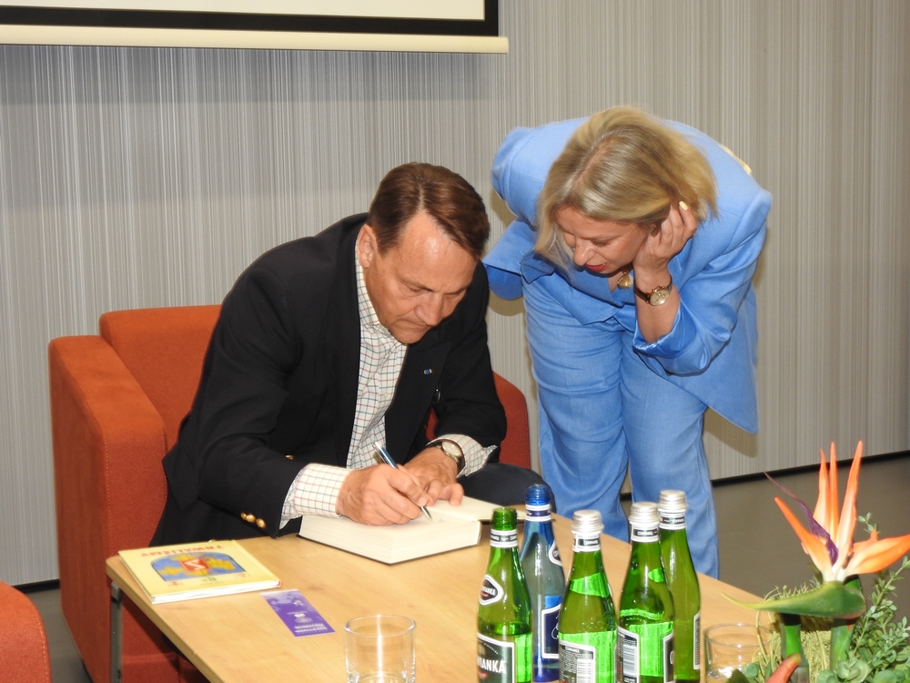 Sikorski w Opolu. Po rozmowach z działaczami KO czas na Festiwal Książki