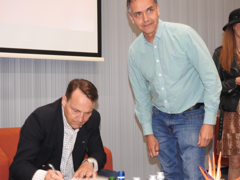 Sikorski w Opolu. Po rozmowach z działaczami KO czas na Festiwal Książki