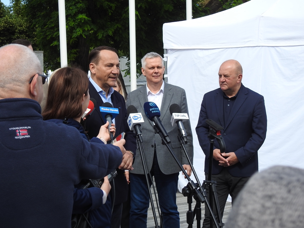Między książką a polityką. Sikorski i Siemoniak o bezpieczeństwie, kolei i współpracy z Niemcami