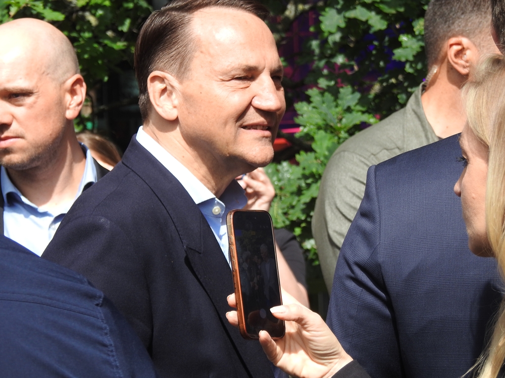 Między książką a polityką. Sikorski i Siemoniak o bezpieczeństwie, kolei i współpracy z Niemcami