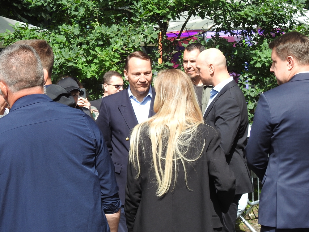 Między książką a polityką. Sikorski i Siemoniak o bezpieczeństwie, kolei i współpracy z Niemcami