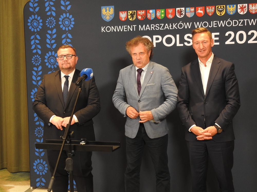 Wieś z lotniskiem, polem golfowym i torem wyścigowym. Ale na Konwencie Marszałków rozmawiano o sprawach znacznie poważniejszych