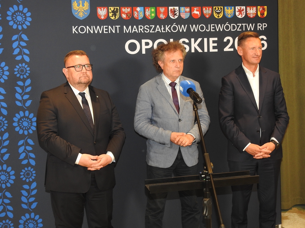Wieś z lotniskiem, polem golfowym i torem wyścigowym. Ale na Konwencie Marszałków rozmawiano o sprawach znacznie poważniejszych