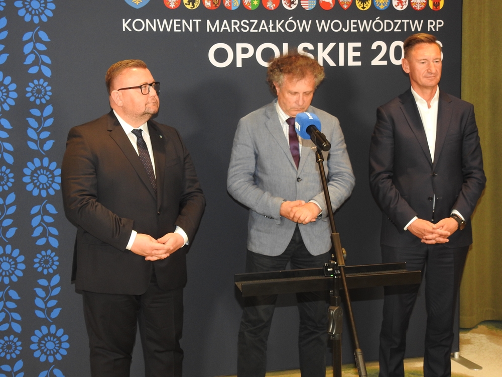 Wieś z lotniskiem, polem golfowym i torem wyścigowym. Ale na Konwencie Marszałków rozmawiano o sprawach znacznie poważniejszych