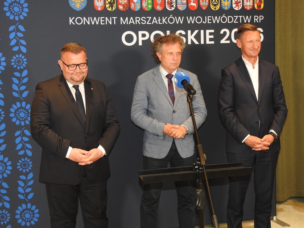 Wieś z lotniskiem, polem golfowym i torem wyścigowym. Ale na Konwencie Marszałków rozmawiano o sprawach znacznie poważniejszych