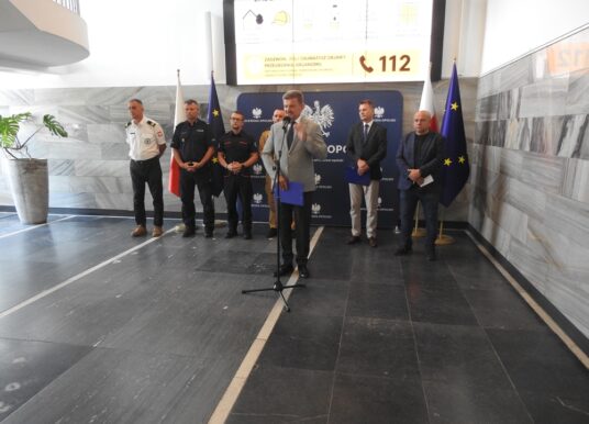 Wakacje pod znakiem upałów. Służby apelują: rozsądek może uratować życie