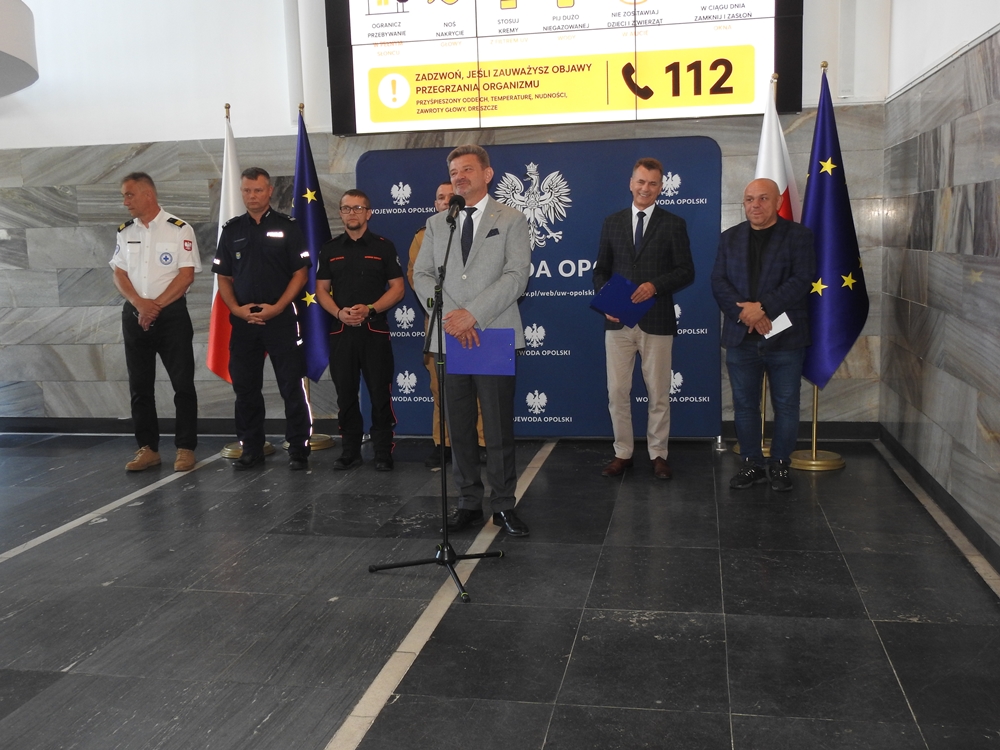 Wakacje pod znakiem upałów. Służby apelują: rozsądek może uratować życie