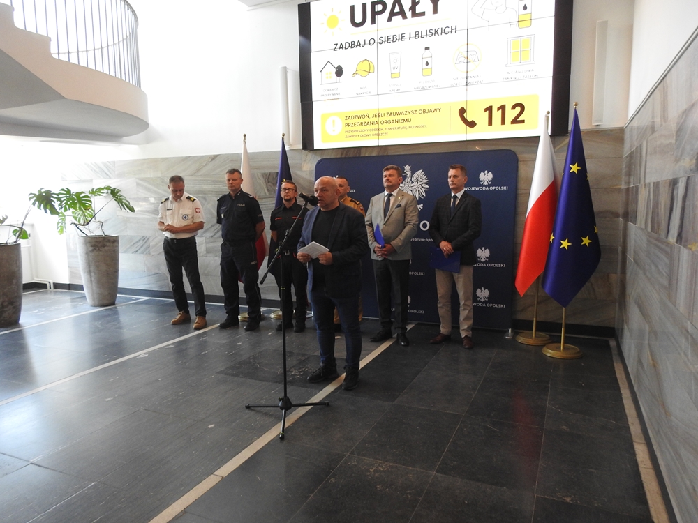 Wakacje pod znakiem upałów. Służby apelują: rozsądek może uratować życie