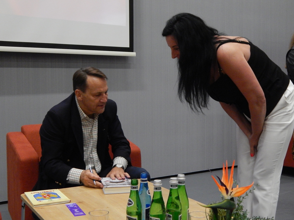 Sikorski w Opolu. Po rozmowach z działaczami KO czas na Festiwal Książki
