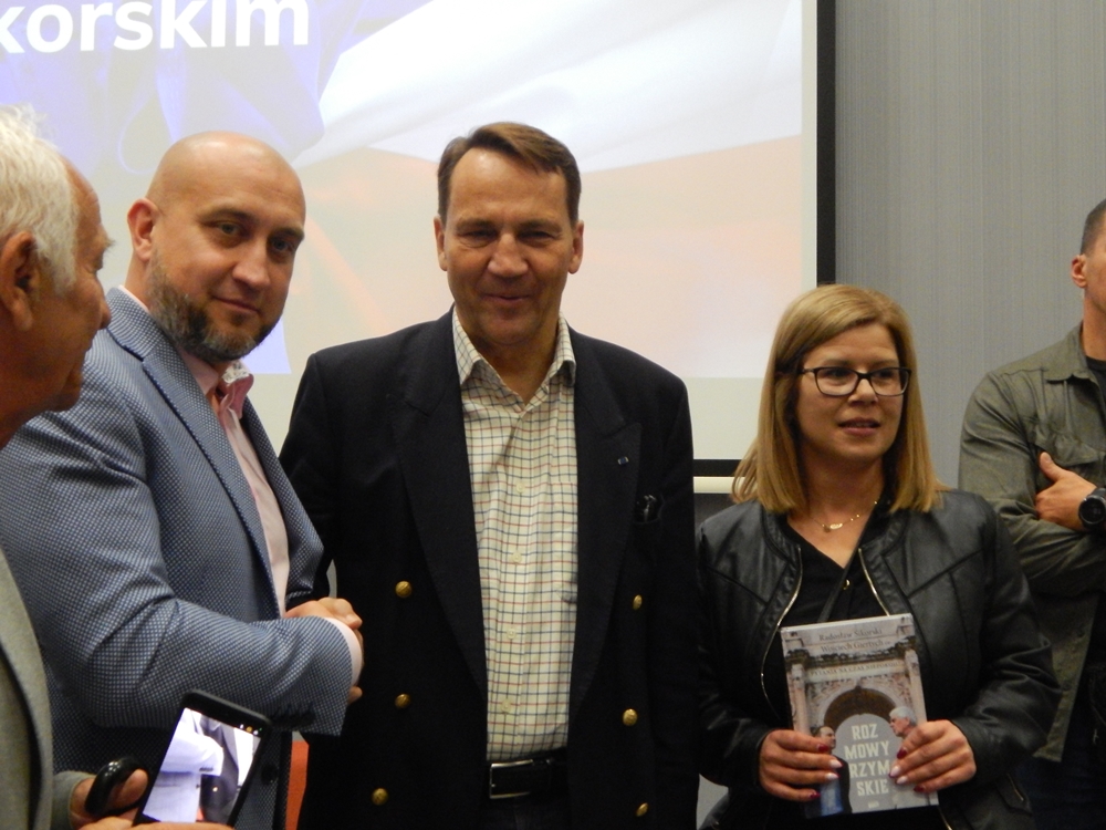 Sikorski w Opolu. Po rozmowach z działaczami KO czas na Festiwal Książki