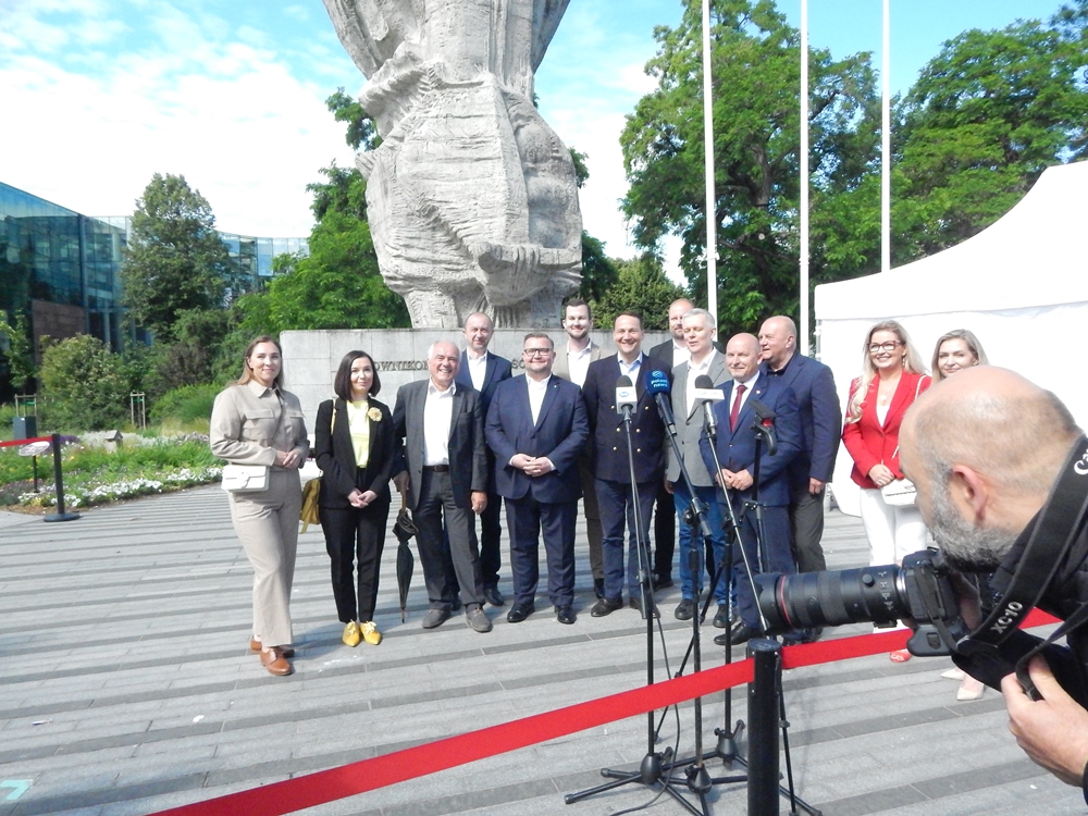 Między książką a polityką. Sikorski i Siemoniak o bezpieczeństwie, kolei i współpracy z Niemcami