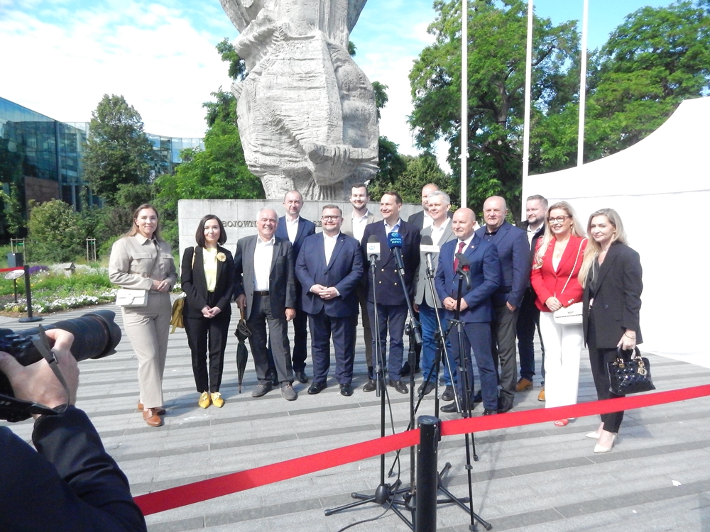 Między książką a polityką. Sikorski i Siemoniak o bezpieczeństwie, kolei i współpracy z Niemcami