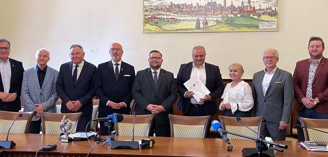 Blisko 92 miliony złotych na odbudowę po powodzi. Powiat nyski z największym wsparciem w regionie Blisko 92 miliony złotych na odbudowę po powodzi. Powiat nyski z największym wsparciem w regionie