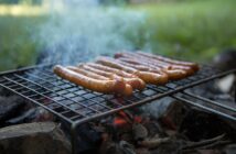 Grill, kiełbasa i zdrowy rozsądek. Opolska Policja przypomina: weekend ma smakować, a nie płonąć Grill, kiełbasa i zdrowy rozsądek. Opolska Policja przypomina: weekend ma smakować, a nie płonąć