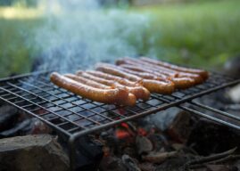 Grill, kiełbasa i zdrowy rozsądek. Opolska Policja przypomina: weekend ma smakować, a nie płonąć