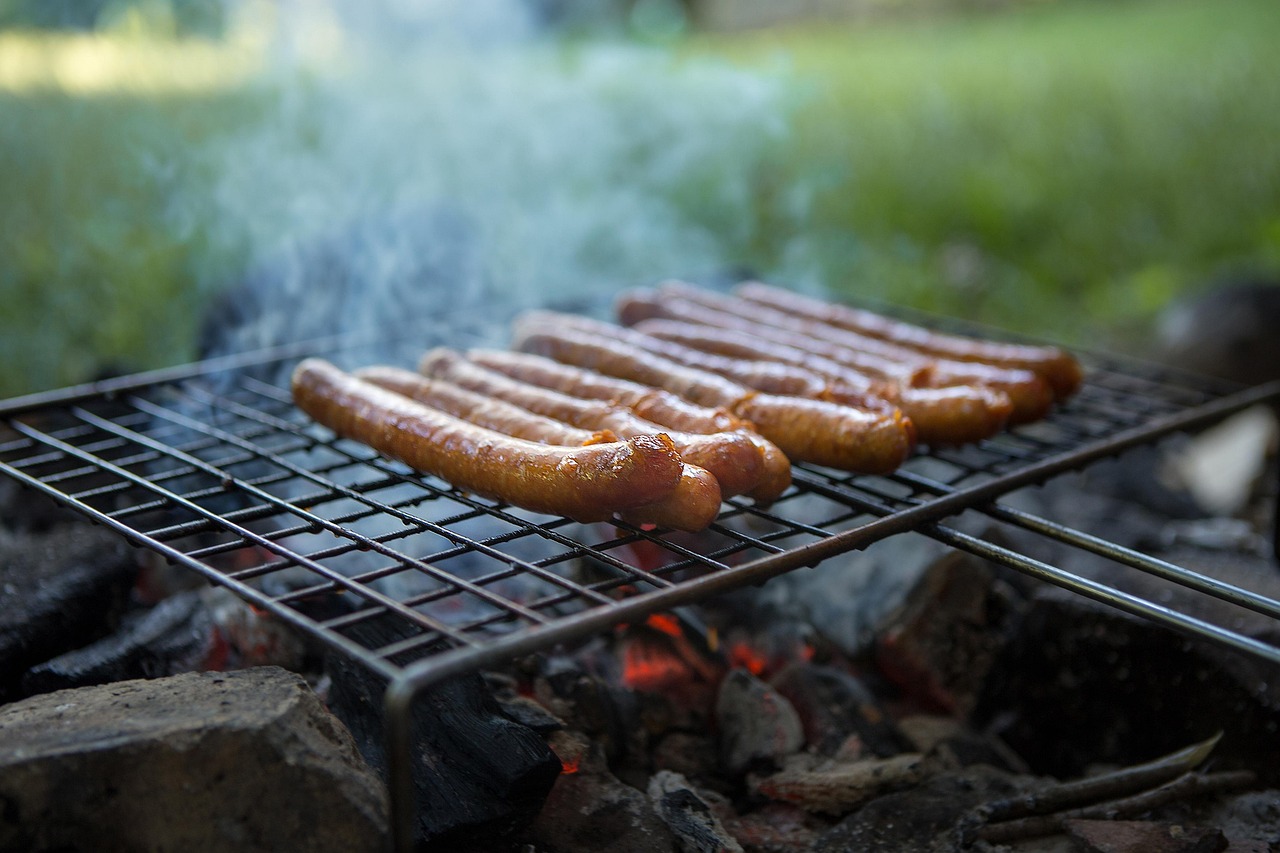 Grill, kiełbasa i zdrowy rozsądek. Opolska Policja przypomina: weekend ma smakować, a nie płonąć