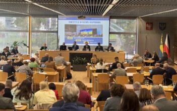 Absolutorium z mocnym mandatem. Zarząd województwa podsumował rok rekordów, inwestycji i spłaconego długu Absolutorium z mocnym mandatem. Zarząd województwa podsumował rok rekordów, inwestycji i spłaconego długu