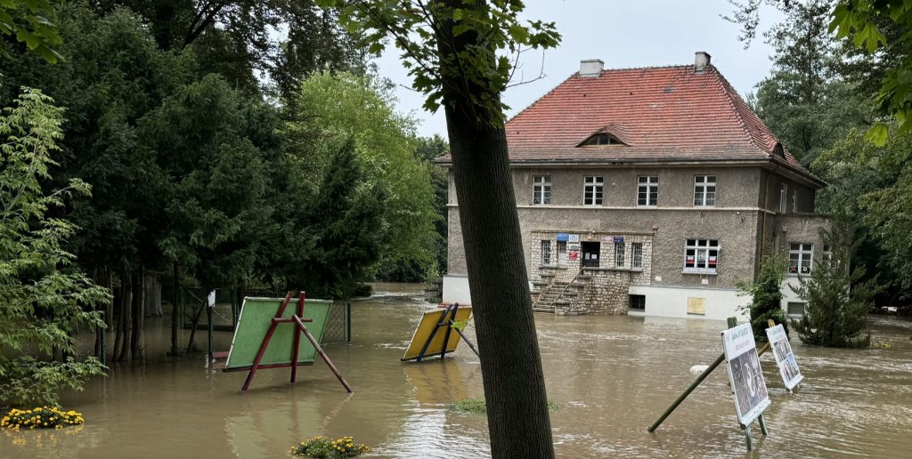 Ponad 6 milion&oacute;w złotych na odbudowę Niemodlina po powodzi. Podpisano ważną umowę