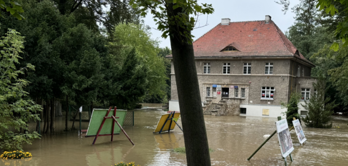 Ponad 6 milion&oacute;w złotych na odbudowę Niemodlina po powodzi. Podpisano ważną umowę