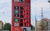 Wakacyjny prysznic przy dystrybutorze. Trump namieszał na Bliskim Wschodzie, kierowcy płacą więcej