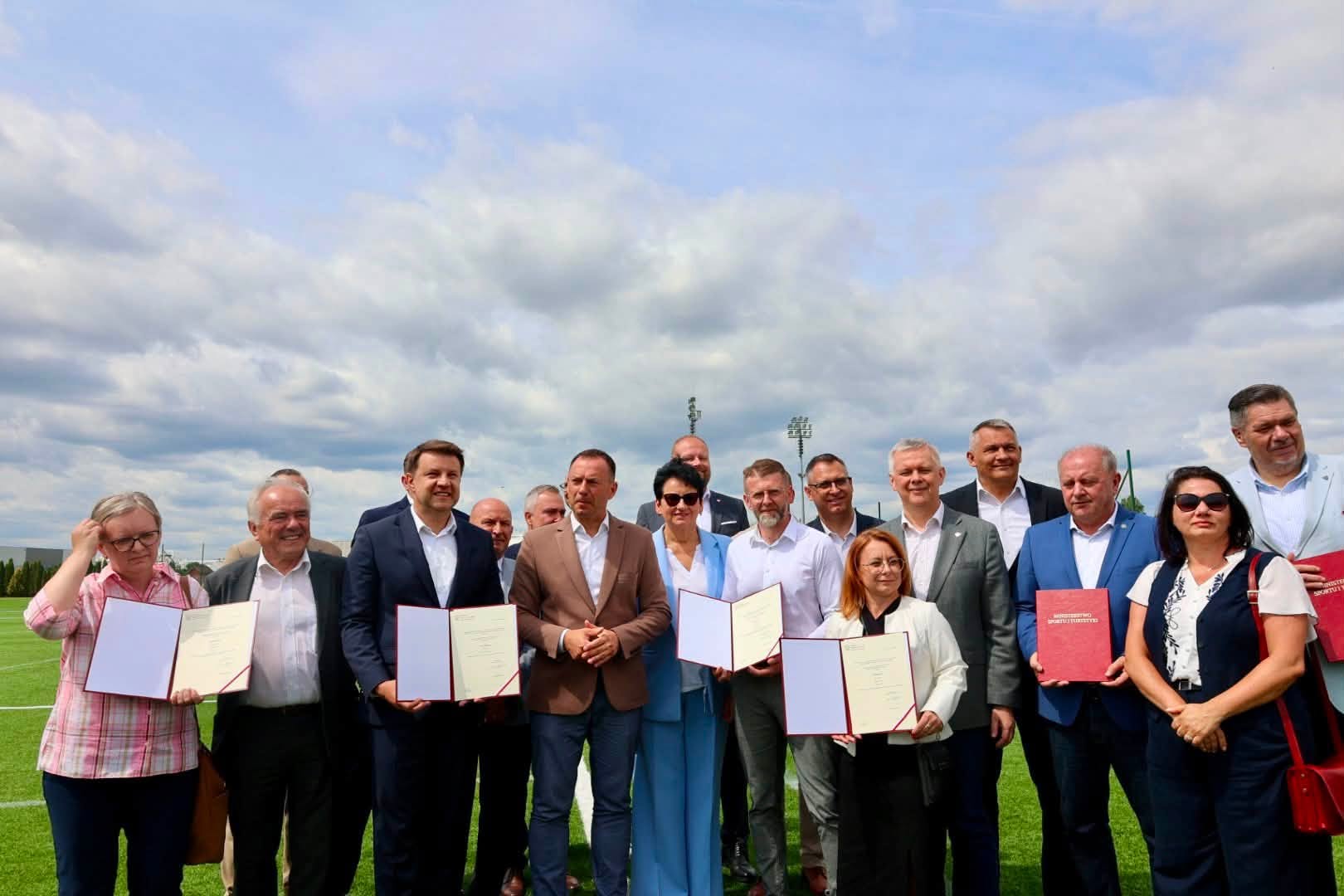 Kolejne miliony dla sportu. Boiska i szatnie zmieniają oblicze Opolszczyzny