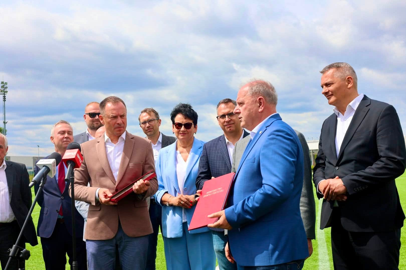 Kolejne miliony dla sportu. Boiska i szatnie zmieniają oblicze Opolszczyzny