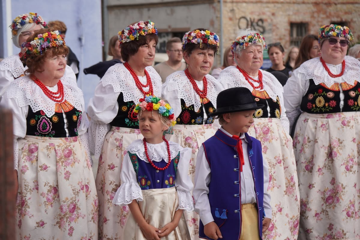 Karolinka znów poszła do Gogolina. Teraz można ją śledzić telefonem