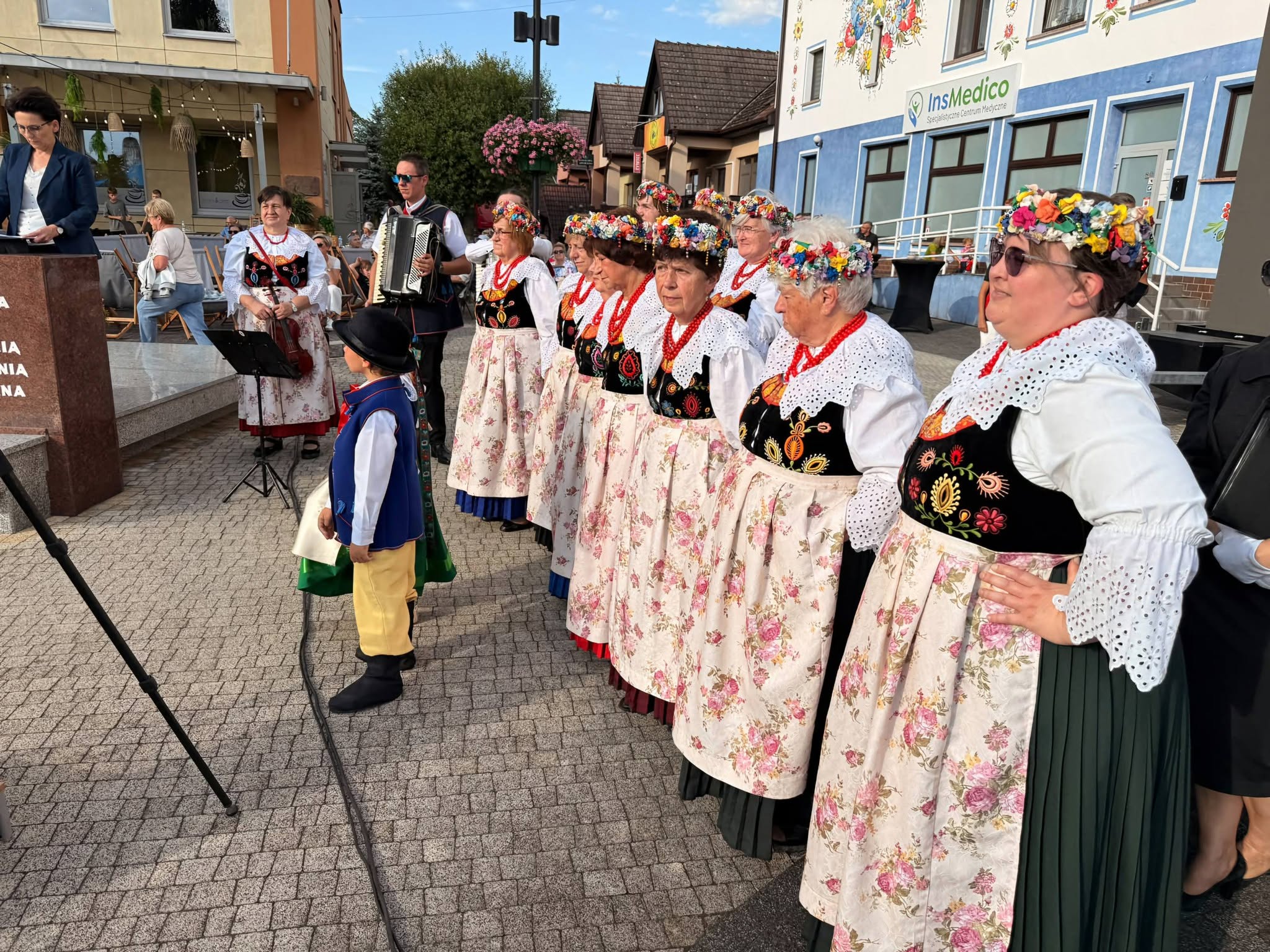 Karolinka znów poszła do Gogolina. Teraz można ją śledzić telefonem