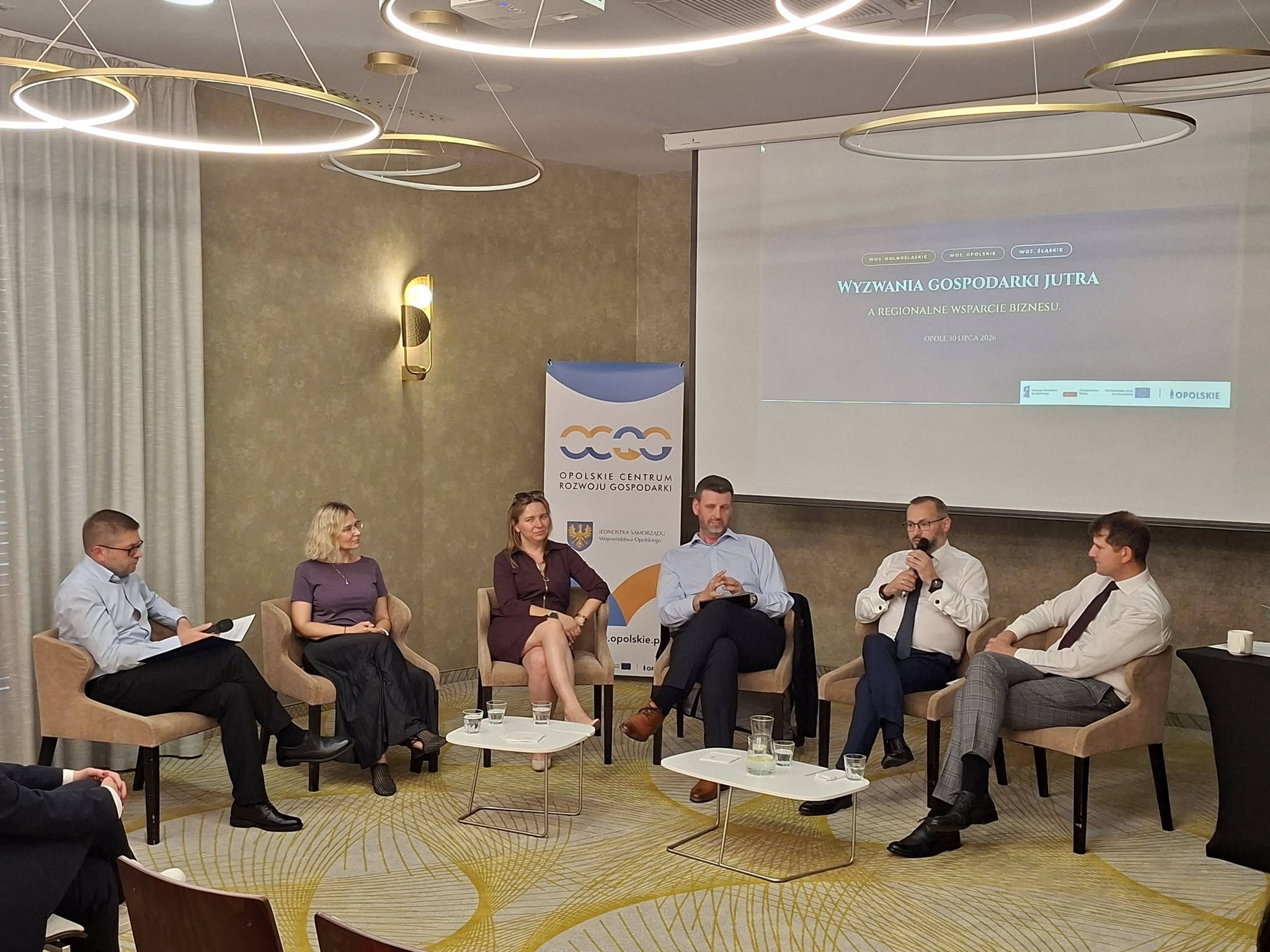 Biznes nie potrzebuje kolejnej konferencji. Potrzebuje, żeby ktoś go wreszcie słuchał