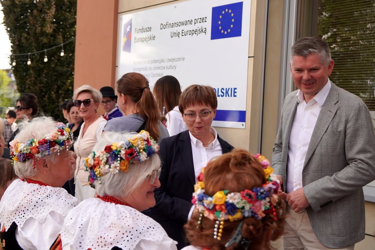 Karolinka znów poszła do Gogolina. Teraz można ją śledzić telefonem