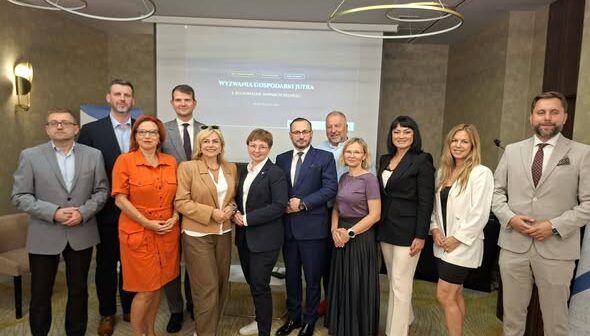 Biznes nie potrzebuje kolejnej konferencji. Potrzebuje, żeby ktoś go wreszcie słuchał