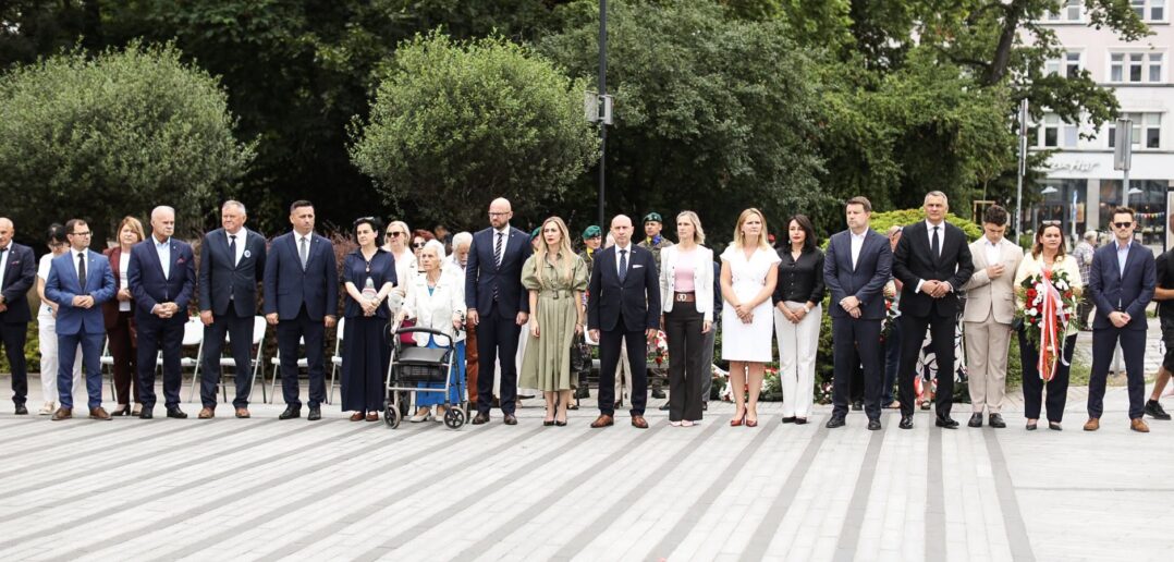 Pamięć bez nienawiści. Opole uczciło ofiary Rzezi Wołyńskiej Pamięć bez nienawiści. Opole uczciło ofiary Rzezi Wołyńskiej