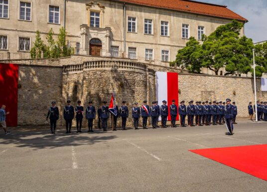 Święto munduru, ale przede wszystkim ludzi. Opolska Policja świętowała w Krapkowicach
