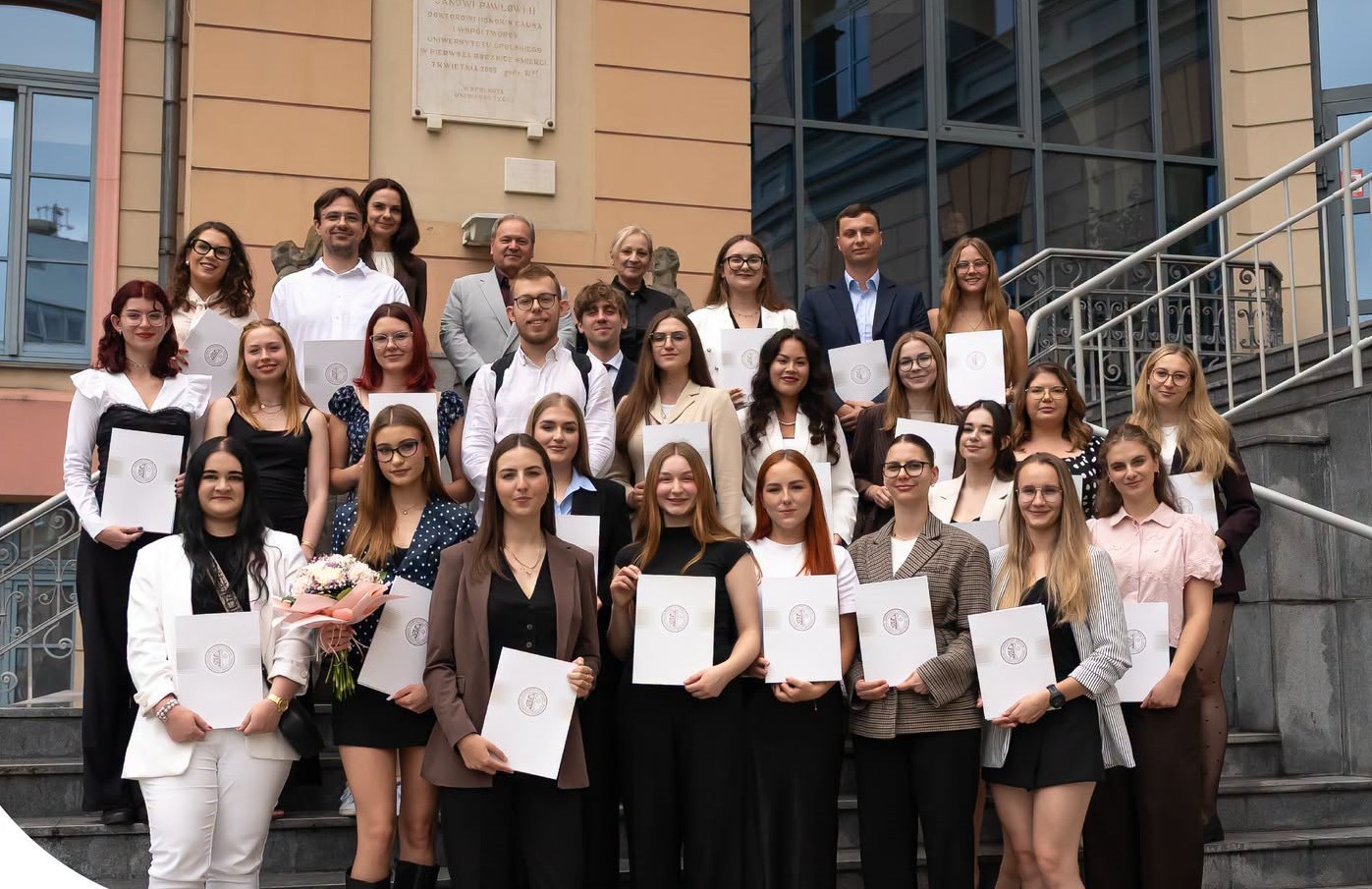 Oni zmieniają uczelnię. Rektor nagrodził najbardziej aktywnych studentów UO
