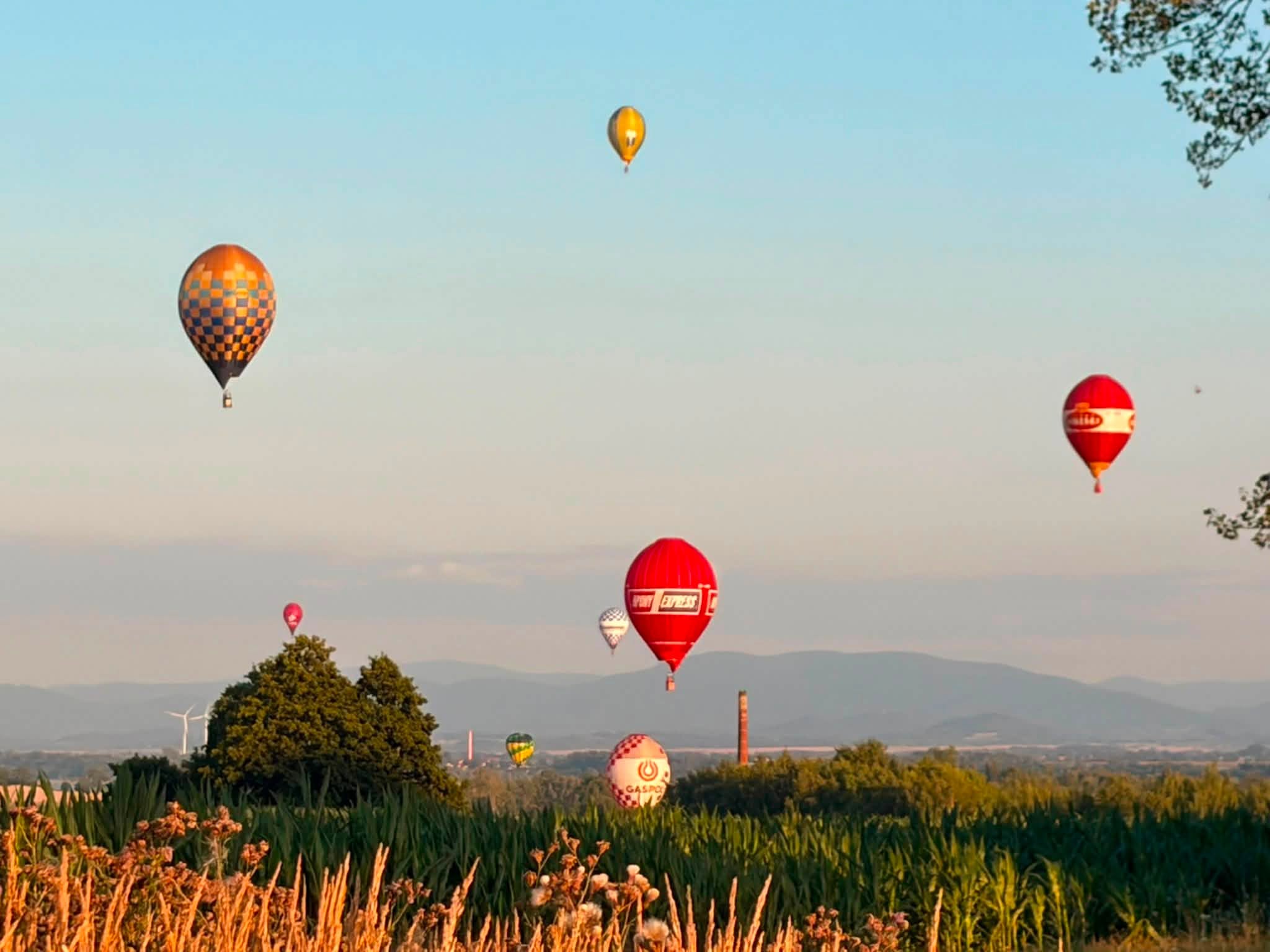Kolorowe niebo znów nad Paczkowem. Balony wracają do rywalizacji po wietrznym falstarcie