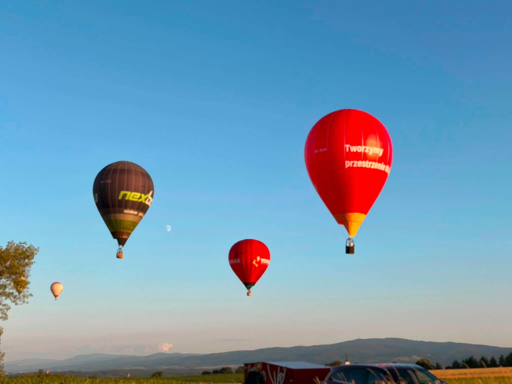 Kolorowe niebo znów nad Paczkowem. Balony wracają do rywalizacji po wietrznym falstarcie