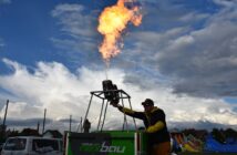 Kolorowe niebo zn&oacute;w nad Paczkowem. Balony wracają do rywalizacji po wietrznym falstarcie