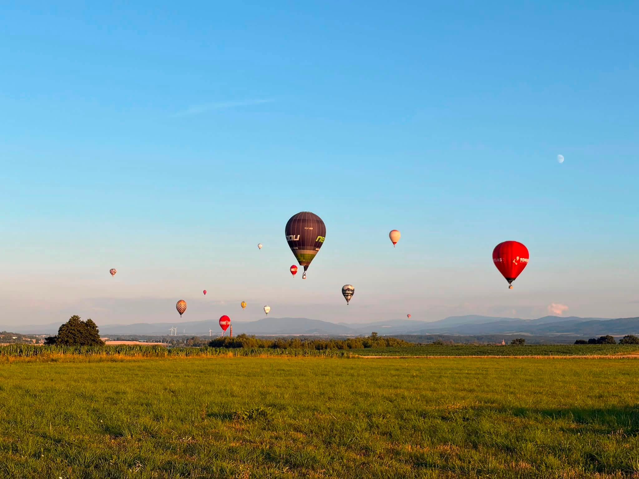 Kolorowe niebo znów nad Paczkowem. Balony wracają do rywalizacji po wietrznym falstarcie