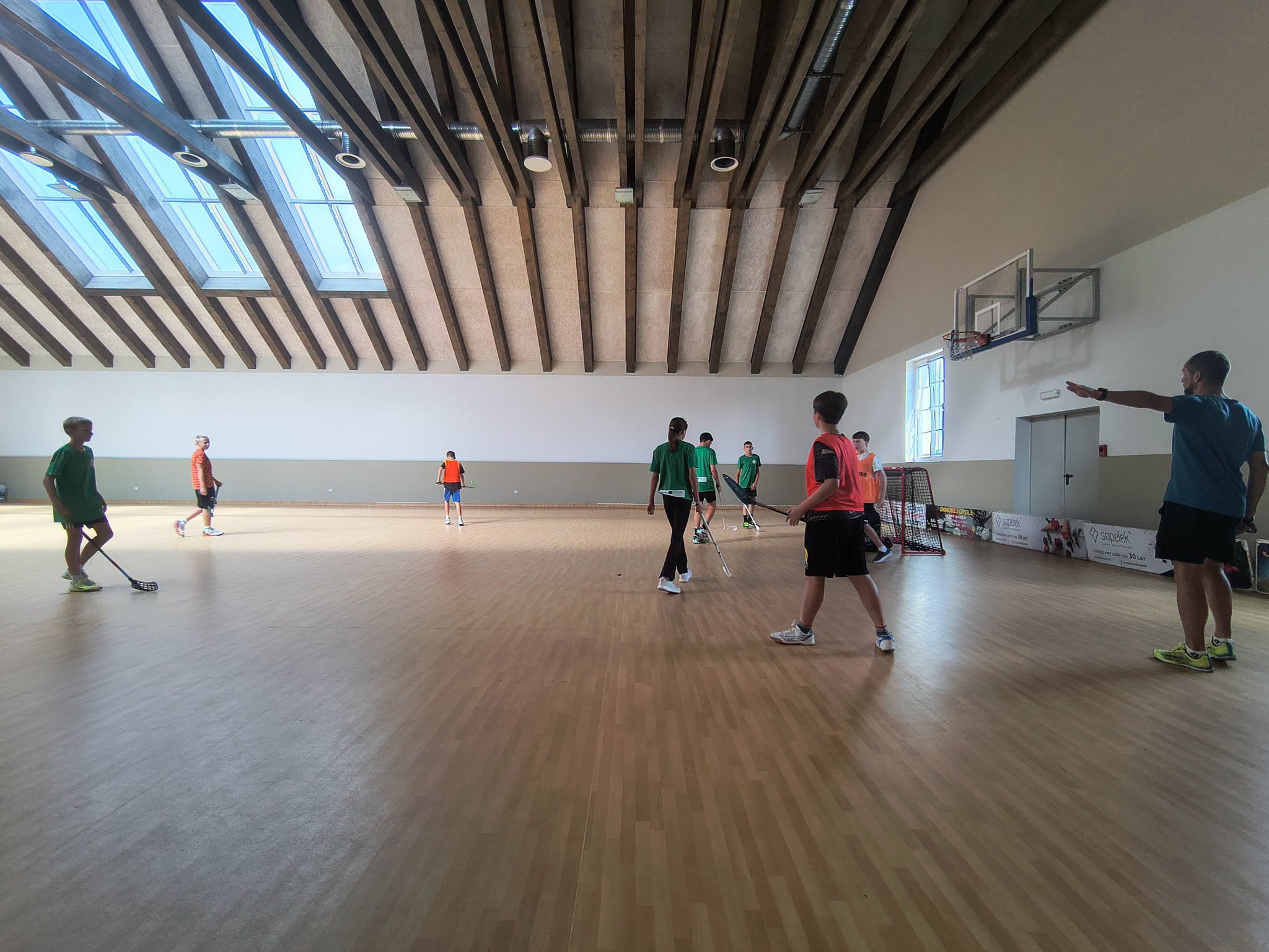 Sport połączył młodych Polaków i Czechów. Zakończyły się transgraniczne obozy unihokejowe w gminie Walce
