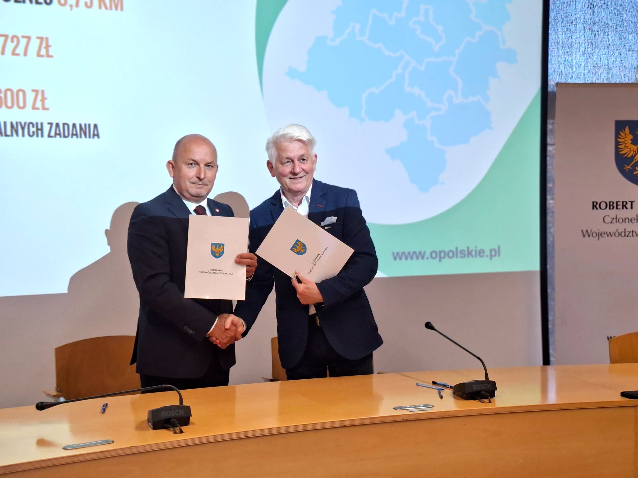 Blisko 2,8 mln zł na drogi do pól. Skorzysta dziewięć gmin i dwa powiaty