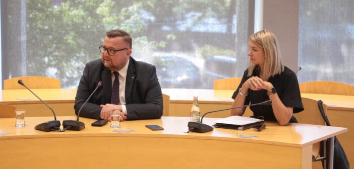 Konsolidacja szpitali w Opolu. Marszałek uspokaja nastroje na spotkaniu ze związkowcami. &bdquo;Przechodzimy od emocji do rozmowy o faktach&rdquo;